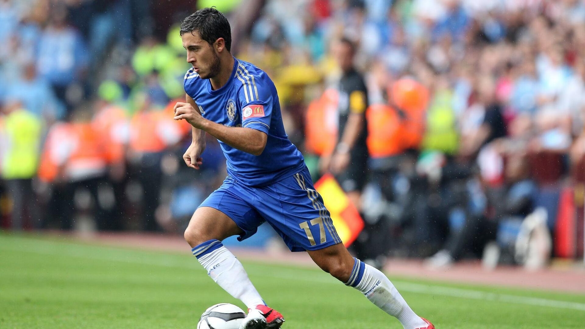 全黑队通过精准配合与迅速反击牢牢掌控比赛节奏，黑队是什么意思