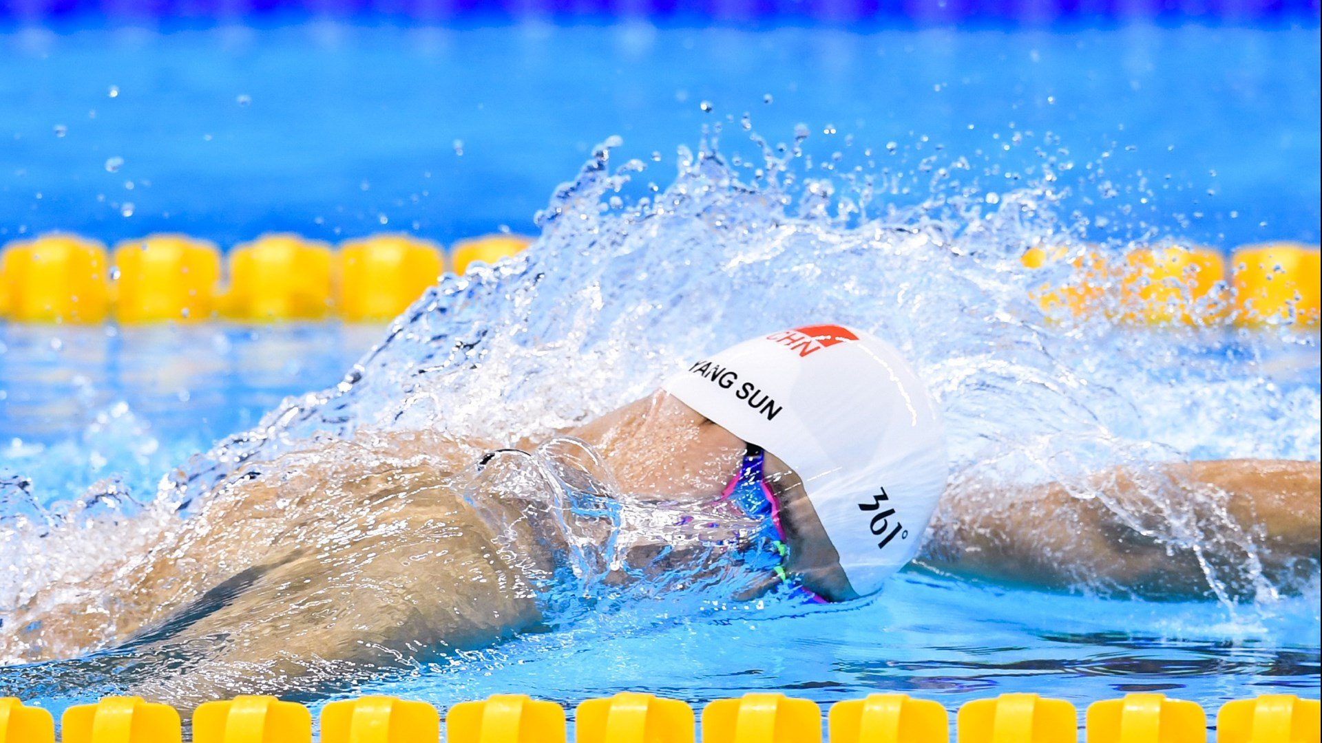 普劳德再次跻身世界蝶泳前列，普劳德游泳