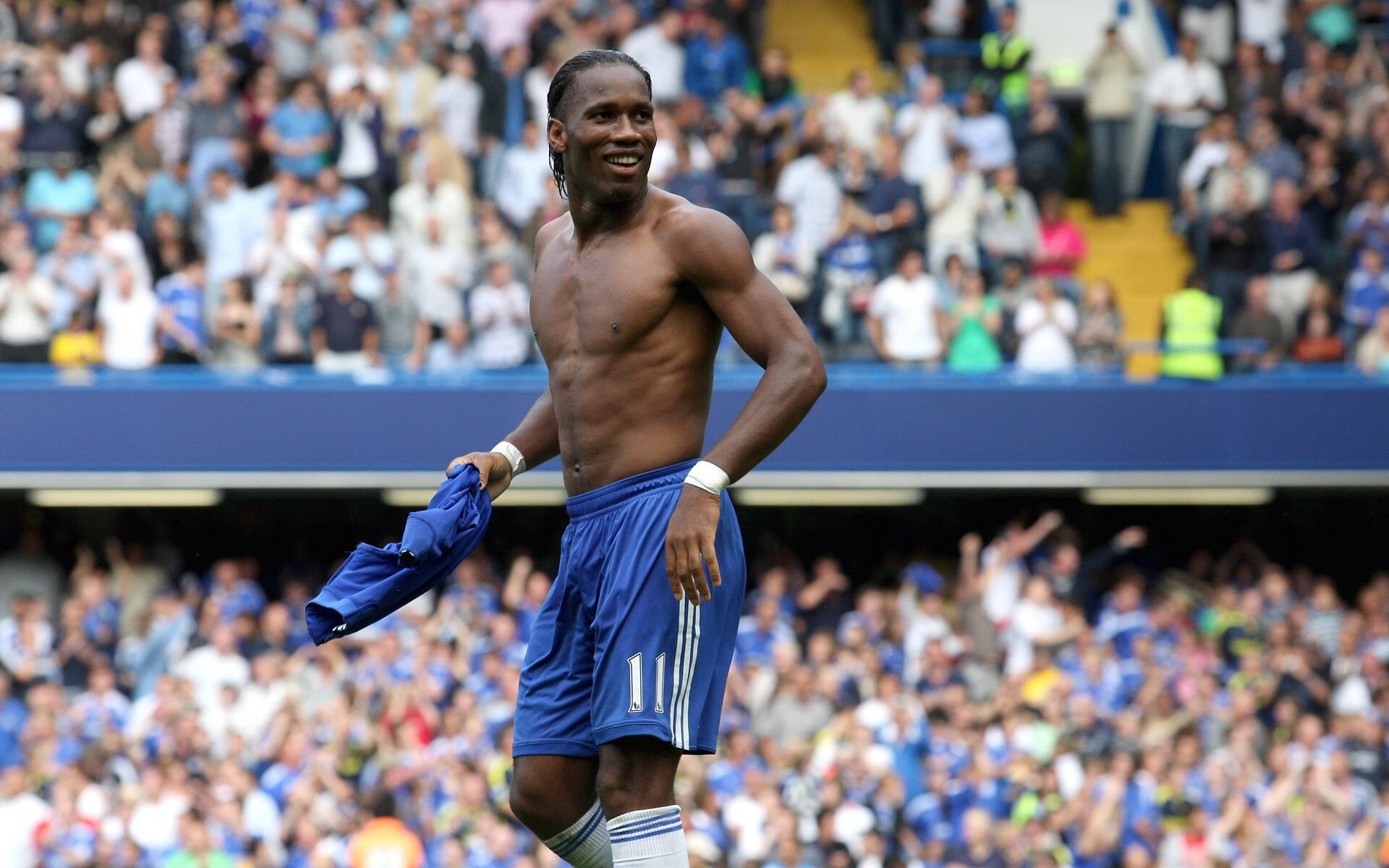 曼联在关键比赛中逆转获胜,追赶领先队伍